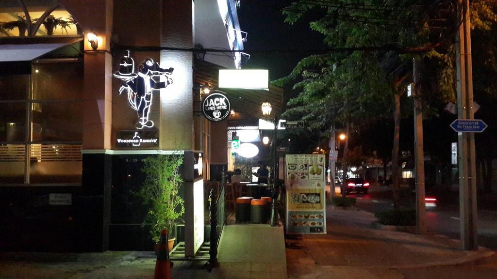 De Sky Sukhumvit Ekkamai Hotell Bangkok Eksteriør bilde