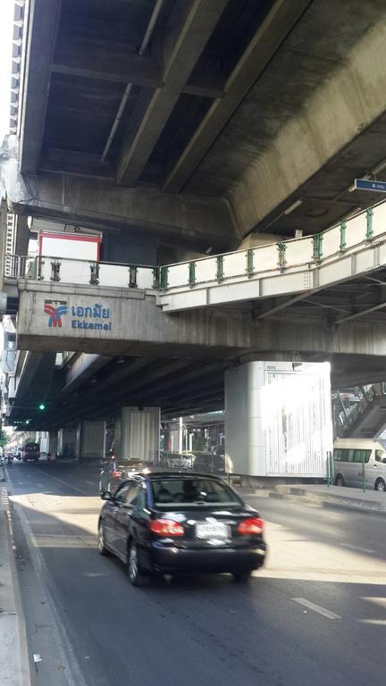 De Sky Sukhumvit Ekkamai Hotell Bangkok Eksteriør bilde